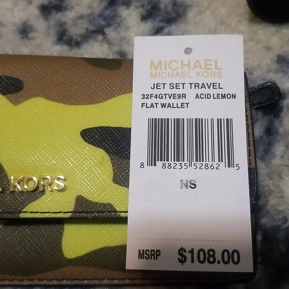 Michael kors wallet. - Picture 2 of 3